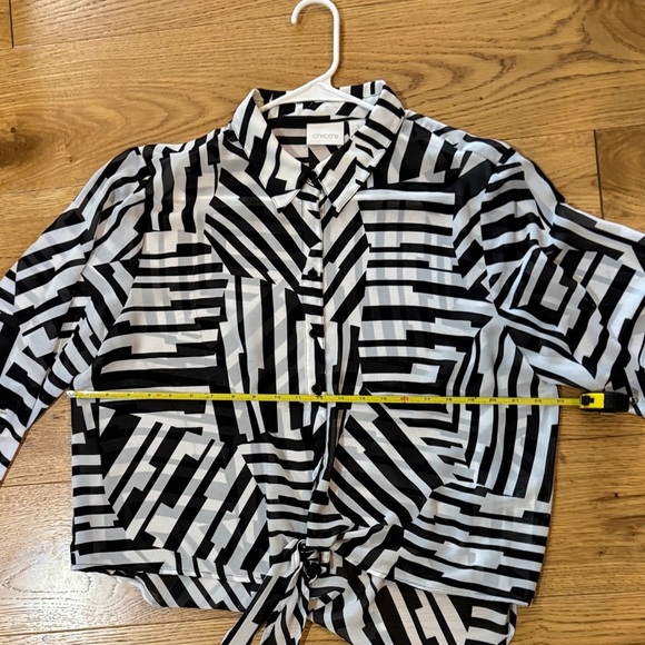 Chico's Monochrome Geometric Button Down Shirt Size 3, A0014 - Picture 6 of 9